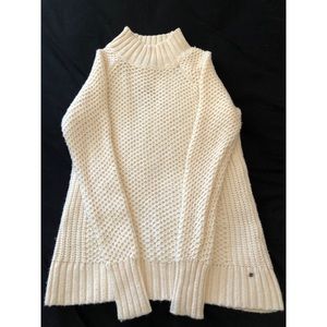 American Eagle Cream Turtleneck Sweater Small